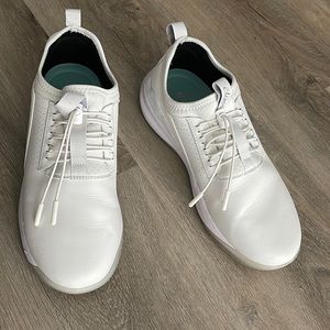 Clove Women’s Nursing/Medical Sneaker